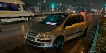 Yağış sebebiyle kayan otomobil, trafik ışıklarında bekleyen araca çarptı: 5 yaralı