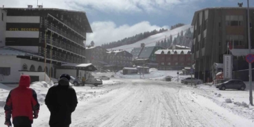 Uludağ’da kayak pistleri boş kaldı