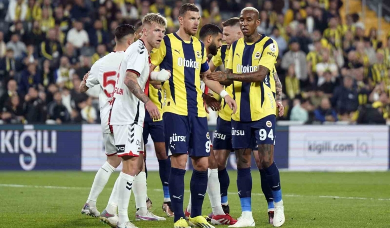 Trendyol Süper Lig: Fenerbahçe: 0 - Samsunspor: 0 (İlk yarı)