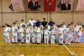 Küçük karateciler kuşak sınavında ter döktü