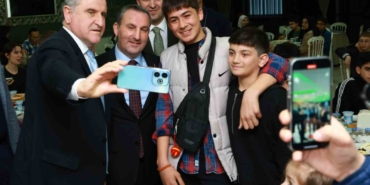 Gençlik ve Spor Bakanı Aşkın Bak: "Gençlerin emrindeyiz"