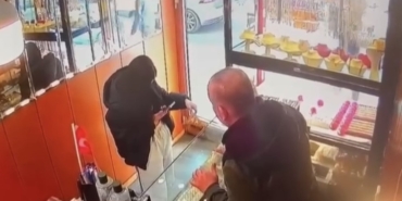 Beyoğlu’nda sevgilisinin alamadığı altın tacı böyle çaldı