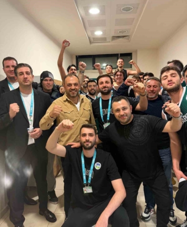 Sakarya Büyükşehir Basket takımı Uşak’ta Play-Off’un ilk maçını kazandı