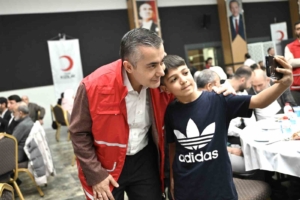 Esenyurt’ta yetimlere özel iftar düzenlendi