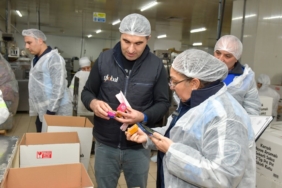 Esenyurt Zabıtası’ndan gıda üretimi yapan fabrikalara denetim