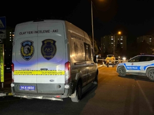 Küçükçekmece’de şüpheli araçtan cephanelik çıktı