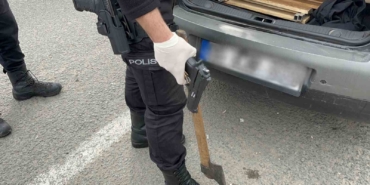 Trafikte silah teşhiri ihbarına polisten anında müdahale: Oyuncak tabanca çıktı