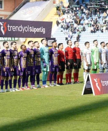 Trendyol Süper Lig: Eyüpspor: 1 - Konyaspor: 0 (İlk yarı)