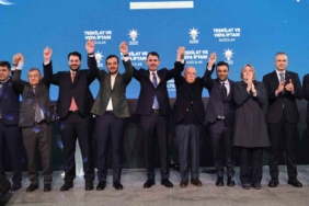 Çevre Şehircilik ve İklim Bakanı Kurum: "11 ilimizde 453 bin ev ve işyerimizi afetzede kardeşlerimize teslim edeceğiz"