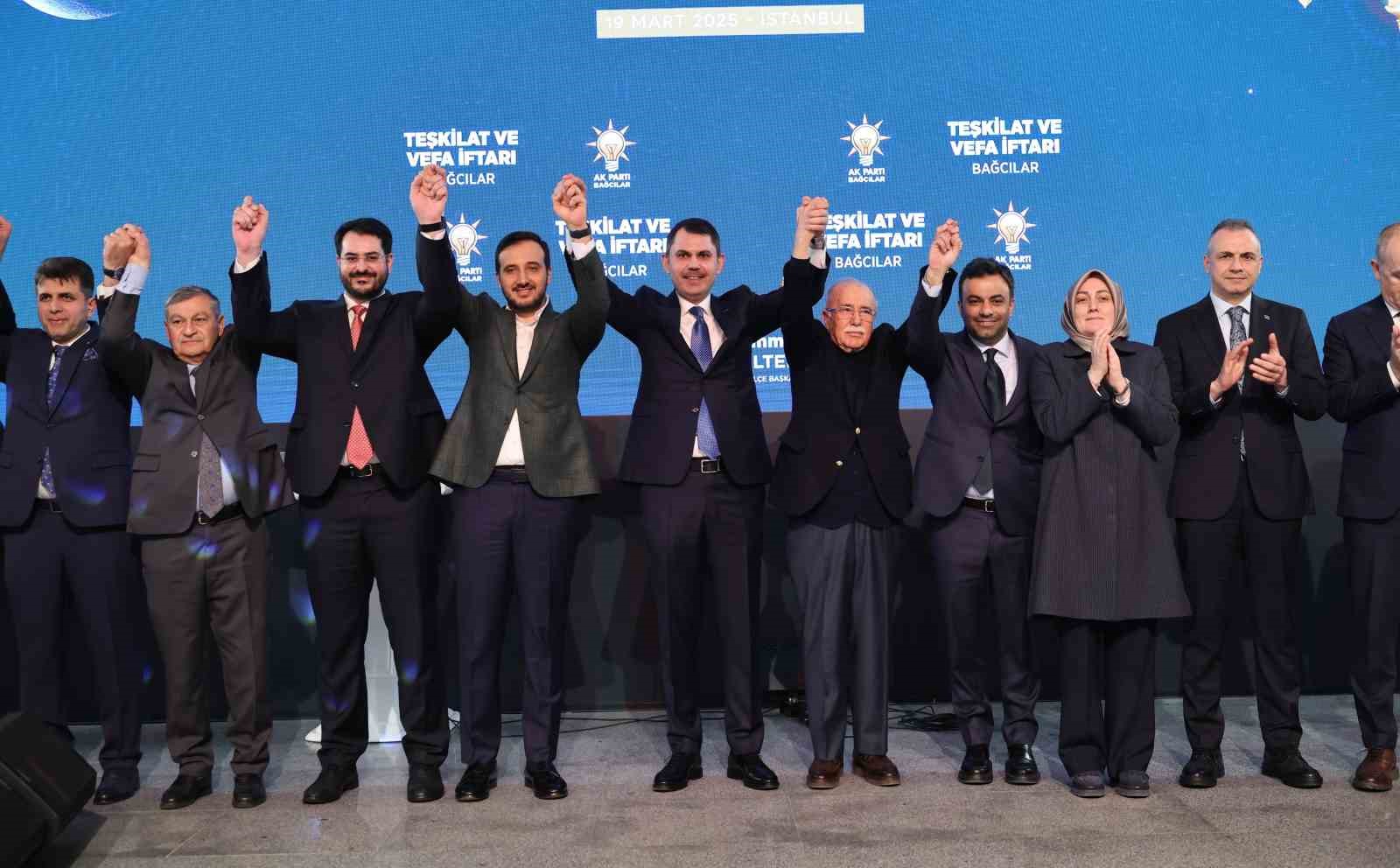 Çevre Şehircilik ve İklim Bakanı Kurum: "11 ilimizde 453 bin ev ve işyerimizi afetzede kardeşlerimize teslim edeceğiz"