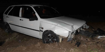 Virajı alamayan otomobil kullanılamaz hale geldi