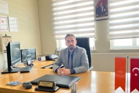 Okul zilinden rahatsız oldu, müdürün boğazını kesti