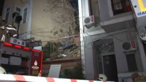 Şişli’de 2 katlı binada meydana gelen kısmi çökme korkuttu