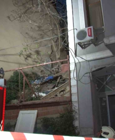 Şişli’de 2 katlı binada meydana gelen kısmi çökme korkuttu