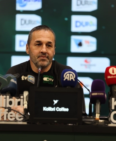 Yalçın Koşukavak: "Galibiyete seviniyorum ama birkaç maç daha var"