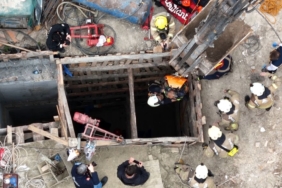 Fatih’te iş makinesinin çarptığı işçi, asansör boşluğuna düştü: Ağır yaralı işçiyi kurtarma çalışması havadan görüntülendi