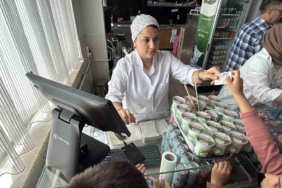 Dar gelirli ailelerin çocukları, bu kartla okulda istediğini yiyebiliyor