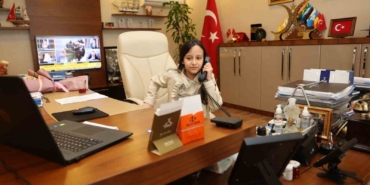 Başkan Bıyık koltuğunu minik İpek’e bıraktı