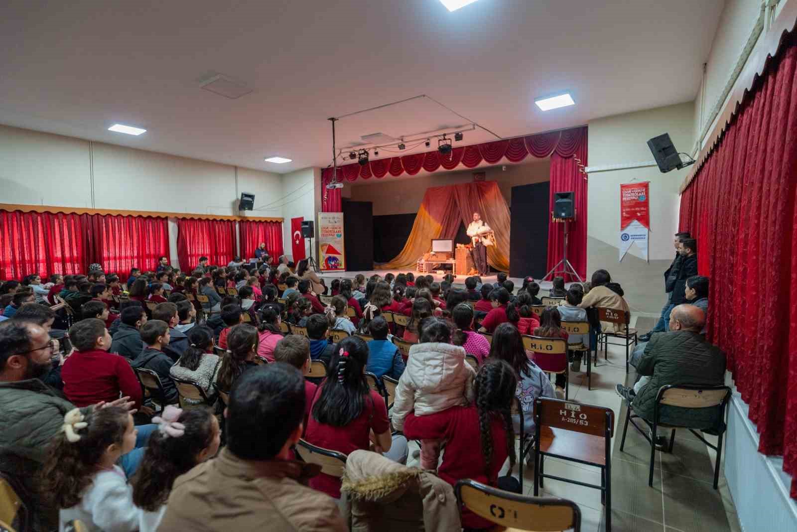 Bursa’yı tiyatro coşkusu sardı