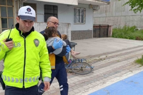 Bursa’da 1. kattan düşen çocuğu moloz dolu çuvallar korudu