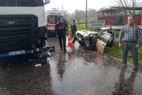 Çanakkale’de tır ile otomobil çarpıştı: 1 yaralı