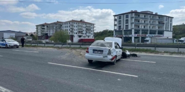 Bariyerlere çarpan otomobil, yol üzerinde ters döndü: 1 yaralı