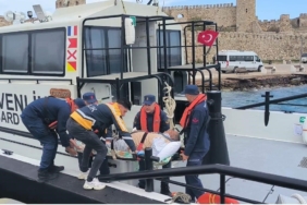 Bozcaada’da solunum yetmezliği çeken hastanın tıbbi tahliyesi Sahil Güvenlik ekiplerince gerçekleştirildi