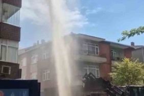 Ataşehir’de su borusu patladı, tazyikli su metrelerce havaya fışkırdı