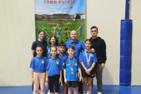 Sakarya Büyükşehir’in yetenekli raketleri kürsünün sahibi oldu