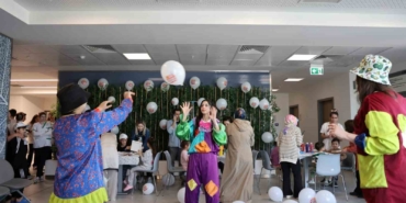 Hastanedeki çocuklara 23 Nisan sürprizi