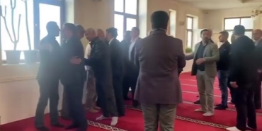 Deprem günü halı sahada kavga eden iki aile barıştırıldı