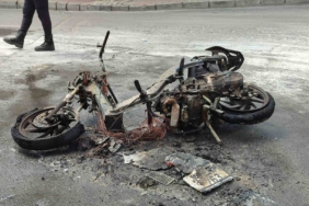 Bahçelievler’de motosiklet alev alev yandı