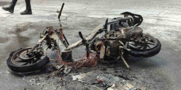 Bahçelievler’de motosiklet alev alev yandı