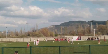 Bilecik’te hakeme kızıp, sahadan çekildiler