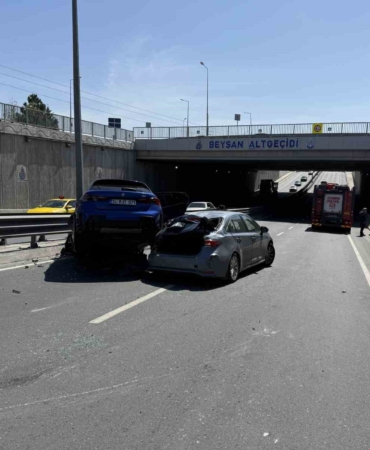 Beylikdüzü’nde 6 araçlı zincirleme kaza: 3 yaralı