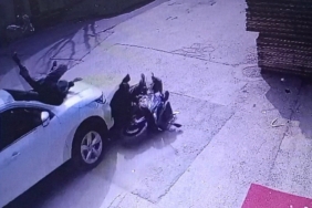 Motosiklet sürücüsünün yaralandığı kaza kamerada