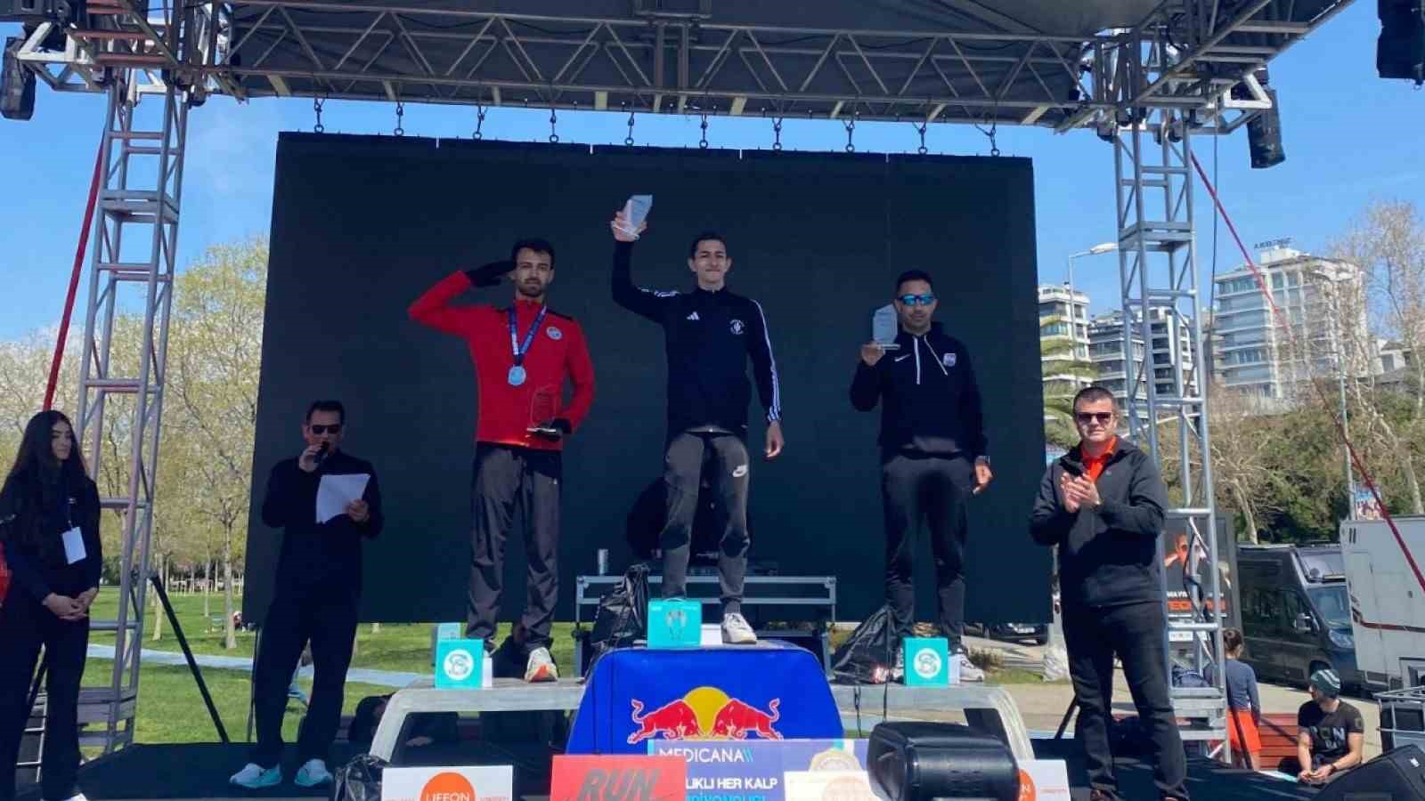 Ümraniyeli Sporcu Bosphorus Çeyrek Maraton Yarışları’nda şampiyon oldu