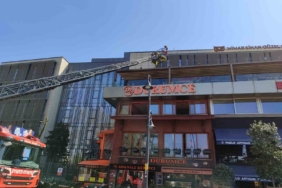 Beşiktaş’ta iskelede bulunan kafede yangın paniği