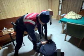 Evin her yerine silah zulalamışlar