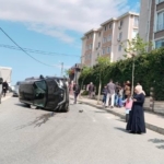 Silivri’de sürücüsünün kontrolünü kaybettiği araç takla atıp yan yattı: 2 yaralı