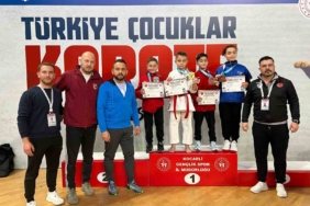 Balıkesirli minik karateci Türkiye ikincisi oldu