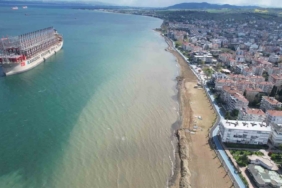 Yalova’da karaya oturan dev geminin kurtarma çalışmaları sürüyor