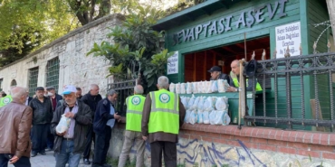 İstanbul Tophane’de her gün 250 kişiye sıcak yemek ikramı
