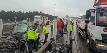 Kuzey Marmara Otoyolu Gişeler’de araç tırın altına girdi: 1 ölü