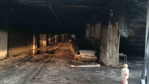 Sancaktepe’de oto galericiler sitesinde çıkan yangının bıraktığı hasar böyle görüntülendi