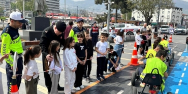 Bursa İl Jandarma Komutanlığı’ndan miniklere trafik dersi