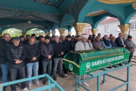 Silahla yaraladığı damadının 15 bıçak darbesiyle öldürdüğü şahıs son yolculuğuna uğurlandı