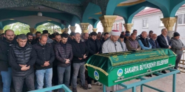 Silahla yaraladığı damadının 15 bıçak darbesiyle öldürdüğü şahıs son yolculuğuna uğurlandı