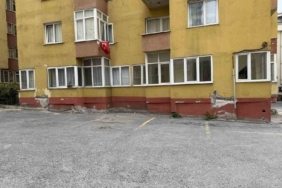 Küçükçekmece’de bulunan bir sitenin 6.2’lik deprem sonrası görüntüsü korkuttu