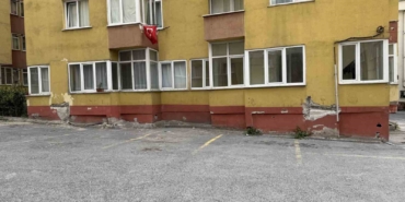 Küçükçekmece’de bulunan bir sitenin 6.2’lik deprem sonrası görüntüsü korkuttu